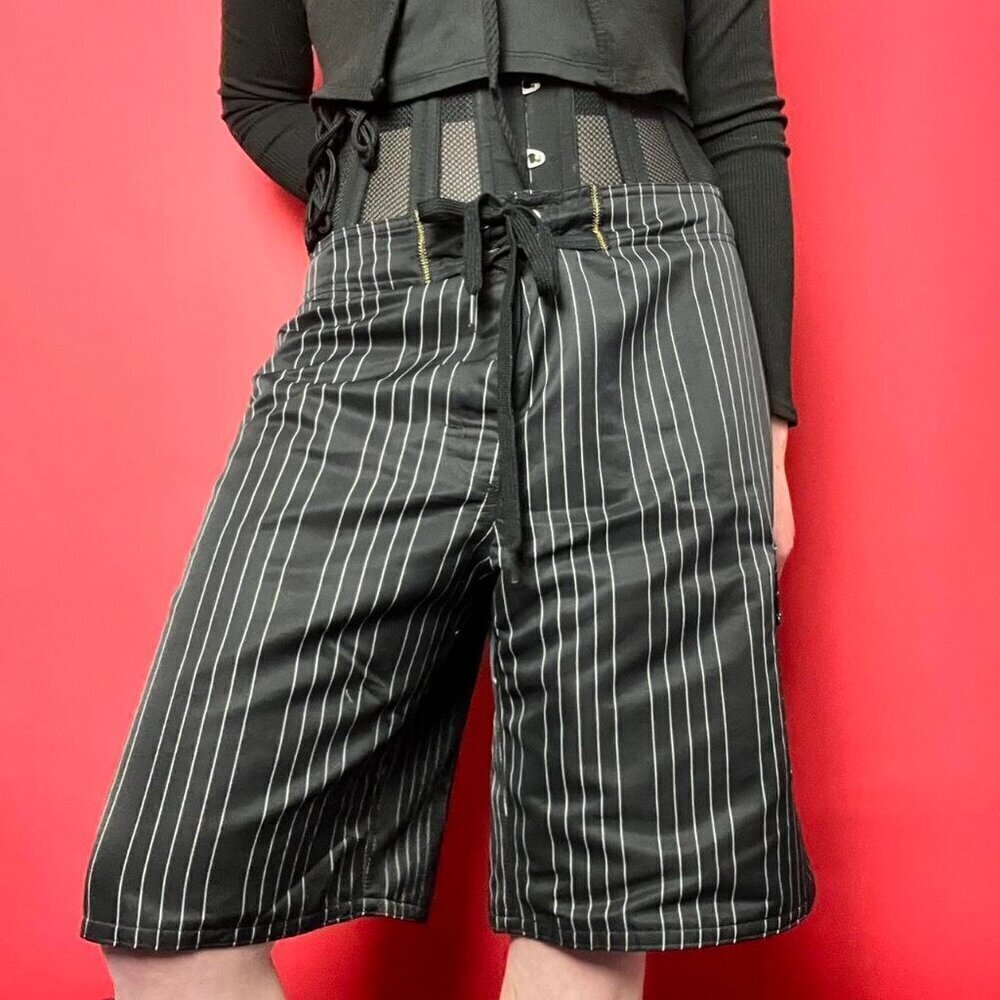 725 originals / Black y2k pinstripes knee length swim shorts 🖤🤍​​​​​​